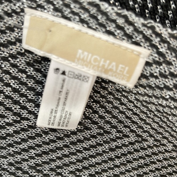 🆕 MICHAEL KORS Black Silver Metallic Herringbone Scarf $52 Metallic Scarf - Picture 5 of 6
